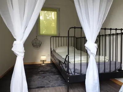 Ein Bett oder Betten in einem Zimmer der Unterkunft Romantischer Bauwagen im Grünen