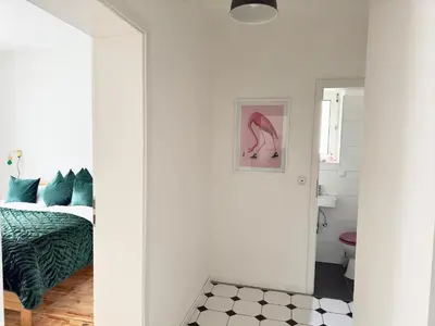 Ein Bett oder Betten in einem Zimmer der Unterkunft Möbliert-nahe STARLIGHT EXPRESS in Bochum -WLAN-Netflix-Loggia oder Terrasse