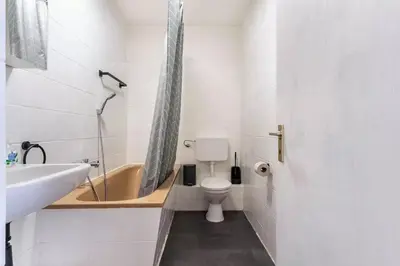 Ein Badezimmer in der Unterkunft NEXT HOME - FREE Parking & WiFi - Badewanne