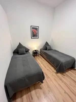 Ein Bett oder Betten in einem Zimmer der Unterkunft Apartment Central 10B 40qm Wi-Fi free Parking calm back house