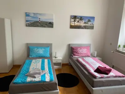 Ein Bett oder Betten in einem Zimmer der Unterkunft GoyApartment für Handwerker & Business City-nah!! free Netflix! modern!
