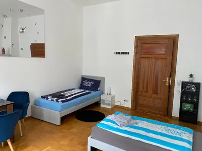 Ein Bett oder Betten in einem Zimmer der Unterkunft GoyApartment für Handwerker & Business City-nah!! free Netflix! modern!