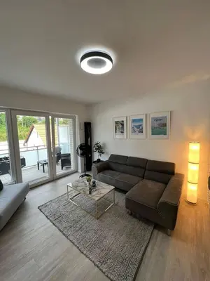 Ein Sitzbereich in der Unterkunft Luxuriöses Apartment,Neubau, 4 Personen, Parkplatz, Griechischer Stil