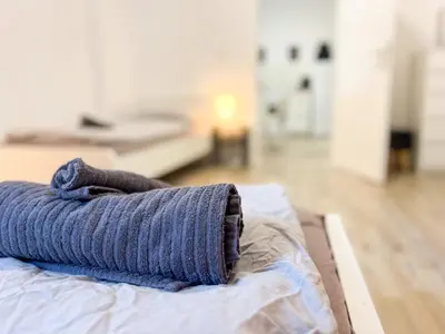 Ein Bett oder Betten in einem Zimmer der Unterkunft 3 Zimmer mit 6 Betten, große Küche, neues Bad, 7min zur A1