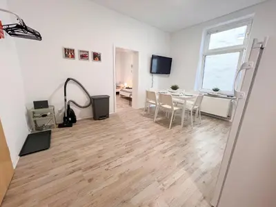 TV/Unterhaltungsangebot in der Unterkunft 3 Zimmer mit 6 Betten, große Küche, neues Bad, 7min zur A1