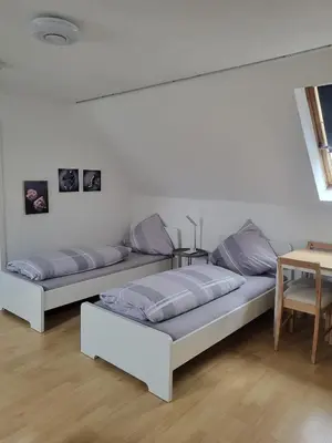 Ein Bett oder Betten in einem Zimmer der Unterkunft A&V Apartments Gemütliche Rheinblick Wohnung Apt Daisy