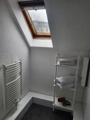 Ein Bett oder Betten in einem Zimmer der Unterkunft A&V Apartments Gemütliche Rheinblick Wohnung Apt Daisy