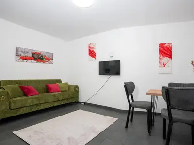 TV/Unterhaltungsangebot in der Unterkunft Serviceroom24 - Apartment 4 in Recklinghausen WLAN - Smart-TV - 24-7 Check-in und Küche