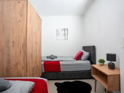 Ein Bett oder Betten in einem Zimmer der Unterkunft Serviceroom24 - Apartment 4 in Recklinghausen WLAN - Smart-TV - 24-7 Check-in und Küche