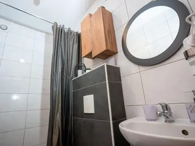 Ein Badezimmer in der Unterkunft Serviceroom24 - Apartment 4 in Recklinghausen WLAN - Smart-TV - 24-7 Check-in und Küche