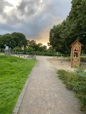 Ein Garten an der Unterkunft Marl Central Apartment