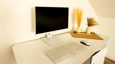 TV/Unterhaltungsangebot in der Unterkunft 3,5-Zimmer inkl Arbeitsplatz, WLAN & free Netflix, Amazon-Free Parken vollausgestattete Wohnung, 24h Check In