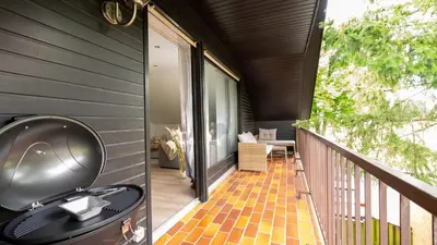 Ein Balkon oder eine Terrasse in der Unterkunft 3,5-Zimmer inkl Arbeitsplatz, WLAN & free Netflix, Amazon-Free Parken vollausgestattete Wohnung, 24h Check In