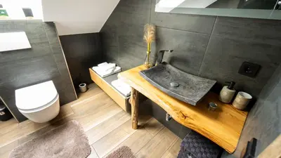 Ein Badezimmer in der Unterkunft 3,5-Zimmer inkl Arbeitsplatz, WLAN & free Netflix, Amazon-Free Parken vollausgestattete Wohnung, 24h Check In