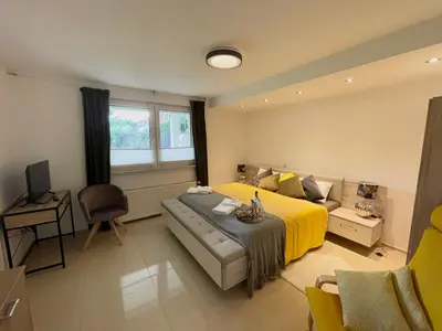 Ein Sitzbereich in der Unterkunft 4 bedrooms, 2 bathrooms, kitchen, terrace - 10 min to fairground