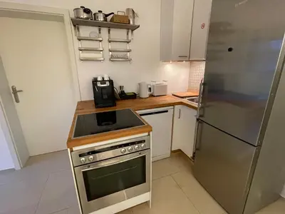 Küche/Küchenzeile in der Unterkunft 4 bedrooms, 2 bathrooms, kitchen, terrace - 10 min to fairground
