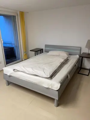 Ein Bett oder Betten in einem Zimmer der Unterkunft 4 bedrooms, 2 bathrooms, kitchen, terrace - 10 min to fairground
