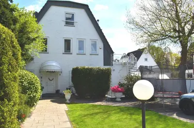 Das Gebäude in dem sich das Privatzimmer befindet
