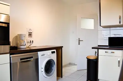 Küche/Küchenzeile in der Unterkunft Deluxe! Hbf-Nähe mit Kingsize-Bett, 65 m2
