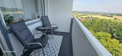 Ein Balkon oder eine Terrasse in der Unterkunft Stilvolles Apartment mit ländlichem Ausblick