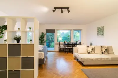 Ein Sitzbereich in der Unterkunft Cozy apartment with kitchen + balcony NEW!