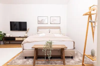 Ein Bett oder Betten in einem Zimmer der Unterkunft Design-Apartment Duisburg - Küche, Nespresso, Parken - by Lott Living