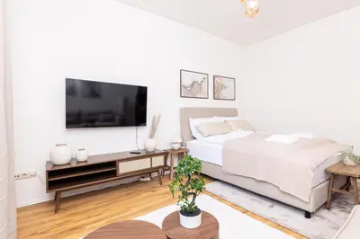 Ein Bett oder Betten in einem Zimmer der Unterkunft Design-Apartment Duisburg - Küche, Nespresso, Parken - by Lott Living