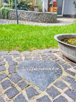 Ein Garten an der Unterkunft 3 Zimmer Apartment mit Garten