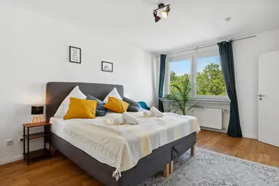 Ein Bett oder Betten in einem Zimmer der Unterkunft cruwzo I Cozy apartment next to university hospital Essen