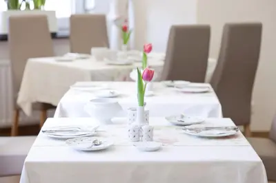 Ein Sitzbereich in der Unterkunft Hotel Engelbert