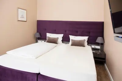 Ein Bett oder Betten in einem Zimmer der Unterkunft Hotel Engelbert