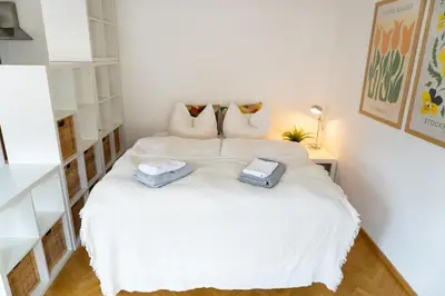 Ein Bett oder Betten in einem Zimmer der Unterkunft TOP! Gemütliches Studio-Apartment zentral, WLAN, Küche