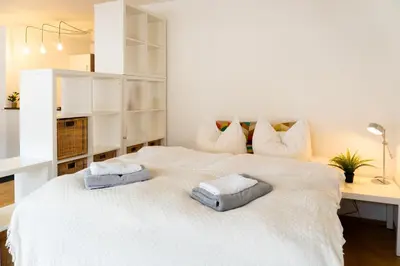 Ein Bett oder Betten in einem Zimmer der Unterkunft TOP! Gemütliches Studio-Apartment zentral, WLAN, Küche