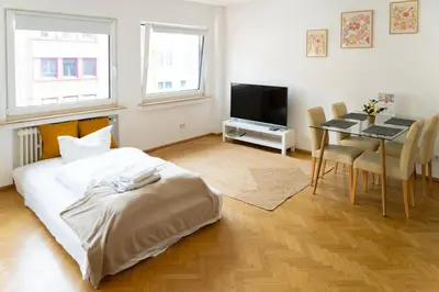 TV/Unterhaltungsangebot in der Unterkunft TOP! Gemütliches Studio-Apartment zentral, WLAN, Küche