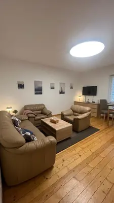 Ein Sitzbereich in der Unterkunft Erdgeschoss Apartment am Park im Theaterviertel in Oberhausen