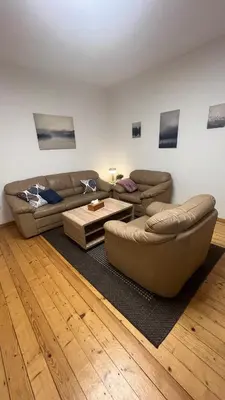 Ein Sitzbereich in der Unterkunft Erdgeschoss Apartment am Park im Theaterviertel in Oberhausen