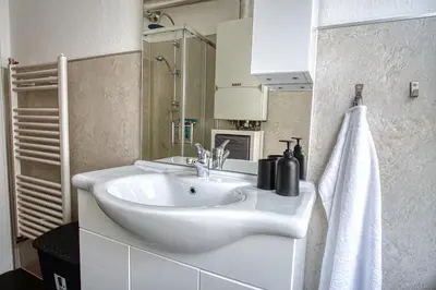 Ein Badezimmer in der Unterkunft HOMEFY - Sleep & Relax Apartment