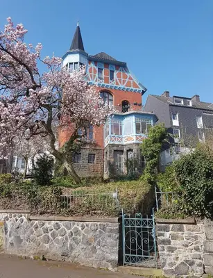 Das Gebäude in dem sich die Ferienwohnung befindet
