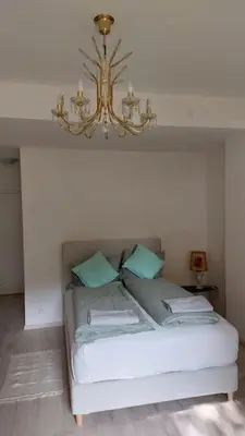 Ein Bett oder Betten in einem Zimmer der Unterkunft White Pearl II