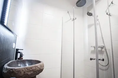 Ein Badezimmer in der Unterkunft Apartment I Wi-Fi I Parkplatz I Balkon EssenFusion
