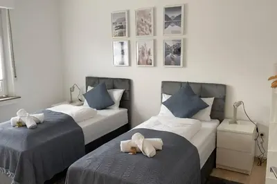 Ein Bett oder Betten in einem Zimmer der Unterkunft Apart54-Modern Design I Garden with Terrace I Smart TV I Free Parking I Free WiFi