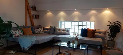 Ein Sitzbereich in der Unterkunft RüSternSuite, Nähe RÜ & Messe, Museum Folkwang, NETFLIX