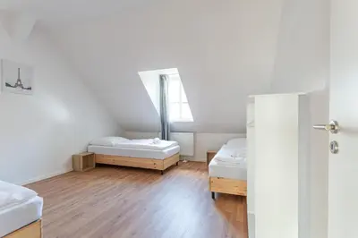 Ein Bett oder Betten in einem Zimmer der Unterkunft T&K Apartments - DUISBURG - AREAL GOETHE 4 Zimmer Maisonetten mit Privatparkplätzen