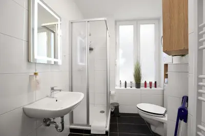 Ein Badezimmer in der Unterkunft Rudi Homes Essen #1
