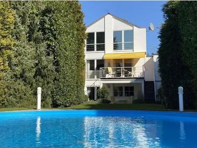 Der Swimmingpool an oder in der Nähe von Kernsan. Souterrain-Wohnung 60qm mit Pool Blick