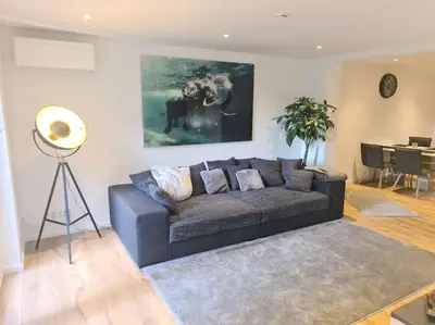 Ein Sitzbereich in der Unterkunft Kernsan. Souterrain-Wohnung 60qm mit Pool Blick