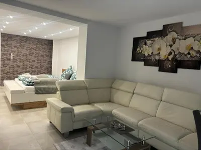 Ein Sitzbereich in der Unterkunft Lenti Düsseldorfer Apartment’s
