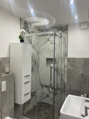Ein Badezimmer in der Unterkunft Lenti Düsseldorfer Apartment’s
