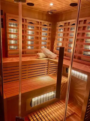 Ein Bett oder Betten in einem Zimmer der Unterkunft Modernes Loft mit Whirlpool, Sauna & Billardtisch