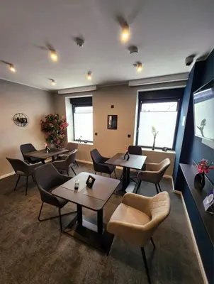 Ein Sitzbereich in der Unterkunft Liro Hotel Oberhausen